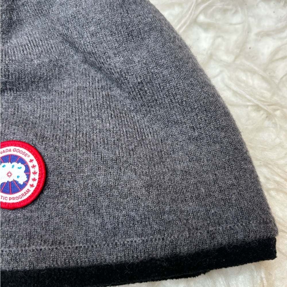 Canada Goose Men's Grey Knit Beanie with Logo Patch - Picture 6 of 16